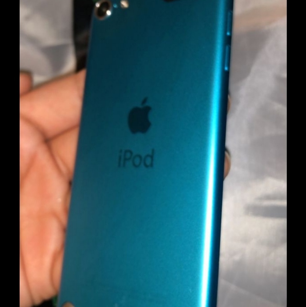 Ipod 5th generation - Picture 2 of 2